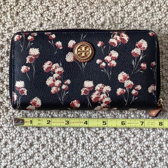 Tory Burch Handbags - 👛 Tory Burch floral continental wallet 👛